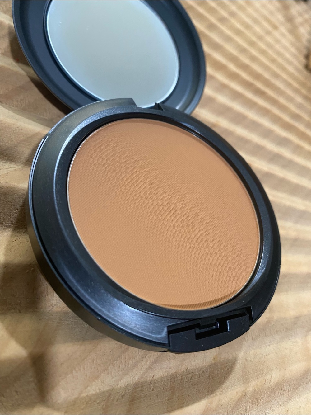 NW 44 studio fix MAC Cosmetics Matte Bronzer Compact - Tan Bronze